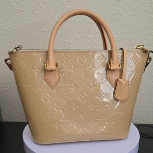 LOUIS VUITTON Authentic Beige Patent Embossed Tote Handbag EUC